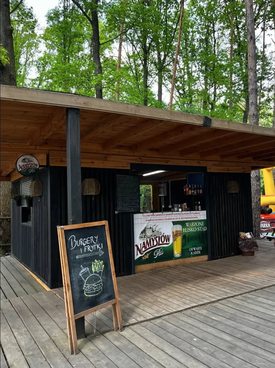 Budka z burgerami i frytkami